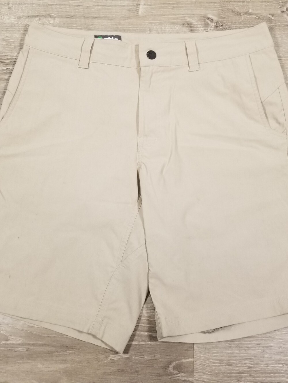 Stio Coburn Shorts Mens 32x10 Tan Khaki Stretch Performance Golf Casual Outdoors